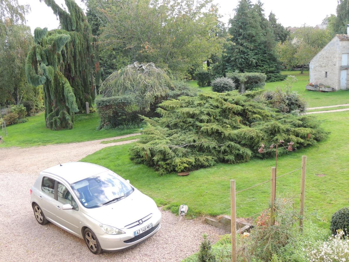 La Ferme Du Bourg Bed & Breakfast Eraines Exterior photo